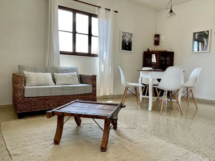 Casa Chris Y Marie, Villa With Heated Mini Pool Lajares