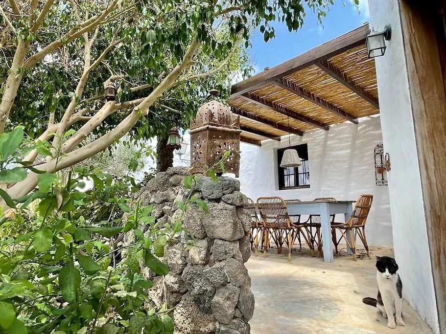 Casa Chris Y Marie, Villa With Heated Mini Pool Lajares